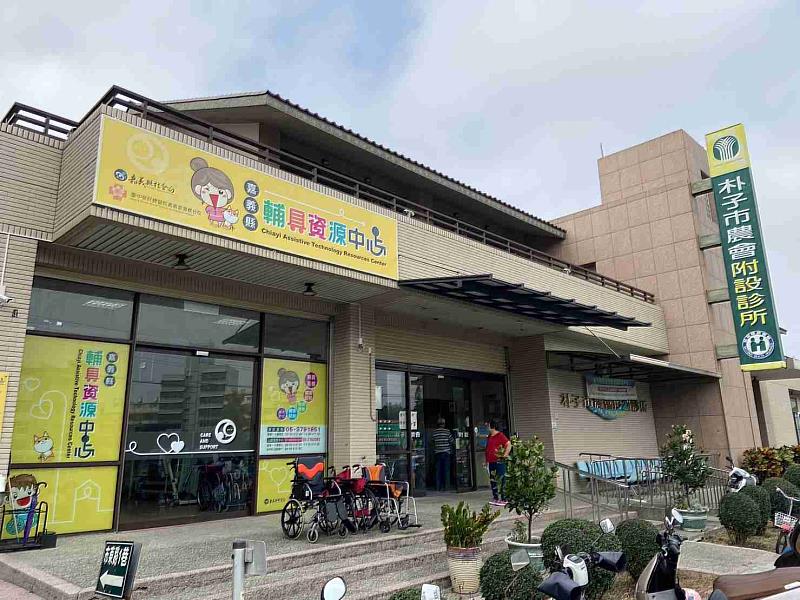 嘉義縣政府提供電動代步車反光背心 守護用路安全