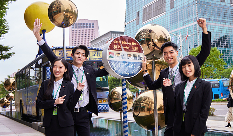 房仲龍頭信義房屋為讓業務夥伴能安心在公司深耕專業、長期發展，並不斷追求自我成長，設計「長期發展獎金」制度。