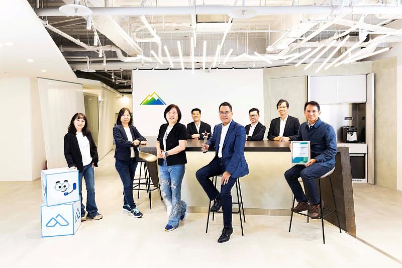 南山人壽數位轉型亦屢創新猷，獲得許多國際獎項肯定。