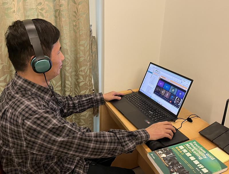 侯重光老師開設數位學習課程，有效培養學生自主學習與數位應用能力。