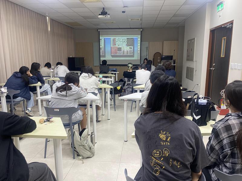南華大學民音系開設劇場設計課程，邀請張永薇老師主講〈Patch Your Learning：從模組合成器談當代自學與跨界實踐。