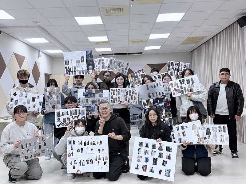 南華大學民音系開設劇場設計課程，並於期末展現情緒版製作。