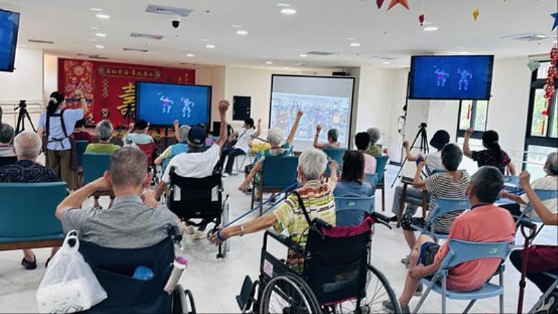 國立臺南護專攜手成功大學、工研院及臺南榮家導入AI科技，推動長者正念運動與健康促進。