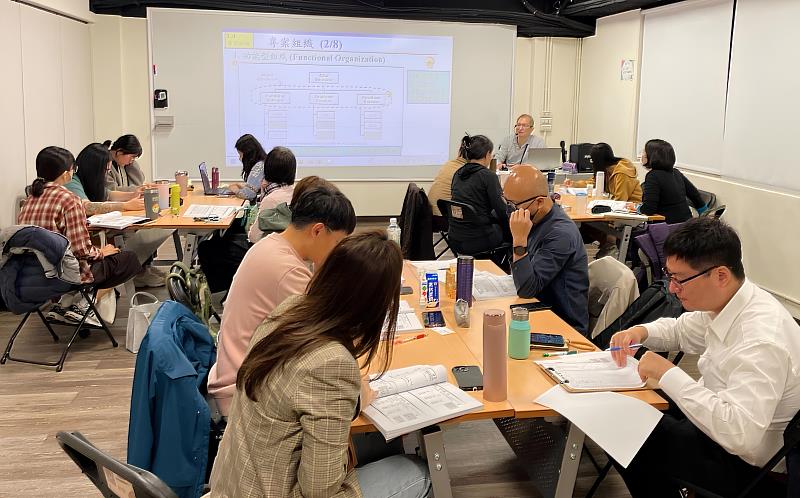 任職於行銷公關公司的小孜，參加北分署產業人才投資方案－PMP國際專案管理訓練班。訓後應用所學於專案，大幅提升團隊溝通效率。