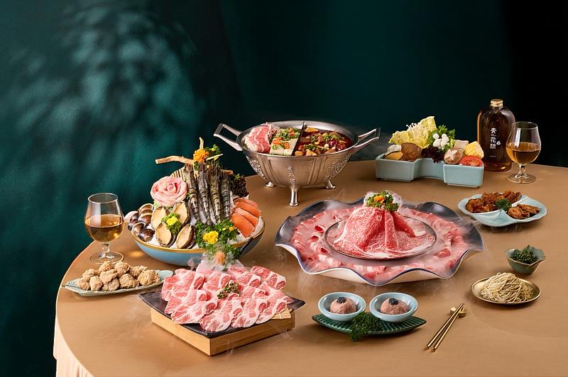 海陸驕宴4人套餐，能夠爽吃F1頂級牛三拼、草蝦等海陸雙主餐，滿足愛吃肉及與海鮮雙重期待。