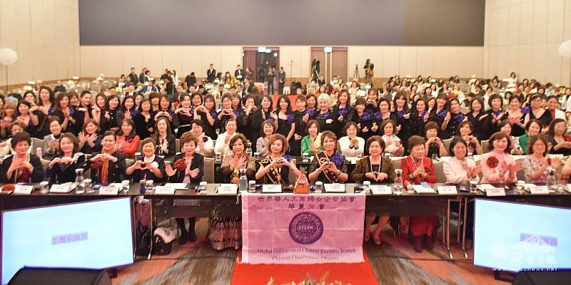 就職典禮大合照。