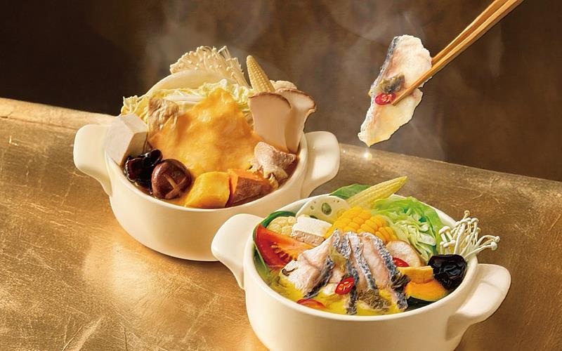「12mini快煮小火鍋」即日起至3月31日推出季節限定的開運黃金雙鍋－金湯酸菜魚鍋（前）和黃金南瓜起司鍋。