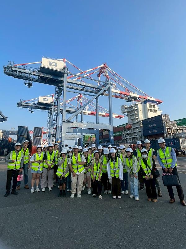 文藻德文系開設「海空運國際物流實務」課程，培育跨域人才。