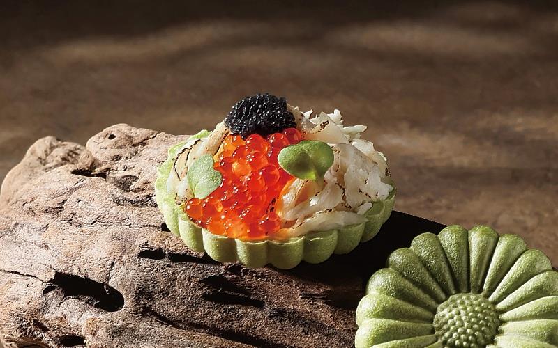 阪前台北SOGO忠孝店，歡慶開幕推出9折、2人同行消費款待黑鑽海鮮珠寶盒。