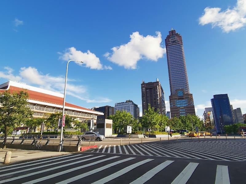 近一年旅運量突破1億人次的台北車站,周遭住宅以屋齡較高的公寓、大樓為主,平均單價為84.1萬元。