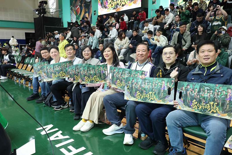 中壢國民運動中心化身雲豹職籃主場 2000名球迷爆滿見證首戰