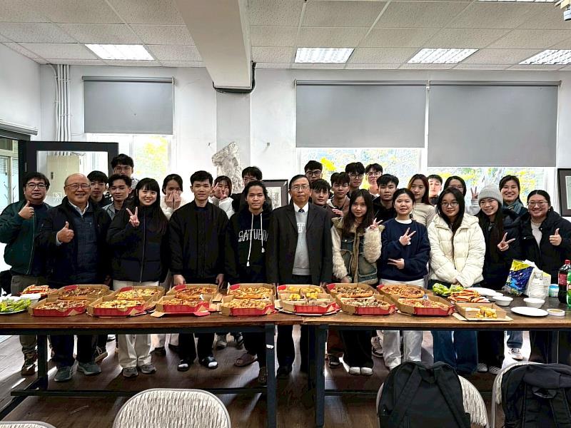 大同大學師長與外籍生提前過農曆新年。
