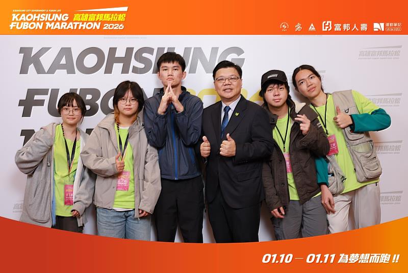 文藻日文系學生擔任高雄馬拉松翻譯志工獲好評