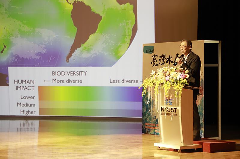 東京大學八木信行教授以「水產品生產與消費行為分析」為題，分享市場結構與消費行為研究的觀察。