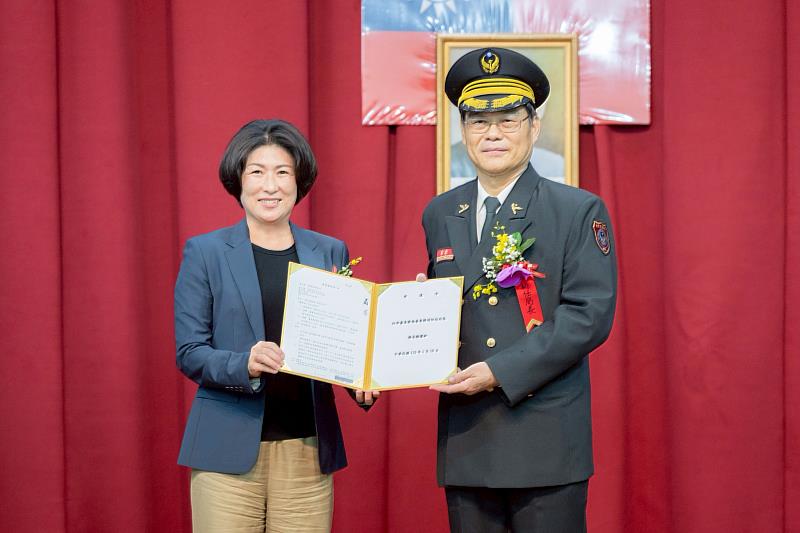 臺東縣消防局長布達 饒慶鈴感謝卸任管建興局長42年奉獻 期許新任盧東發帶領團隊再創高峰