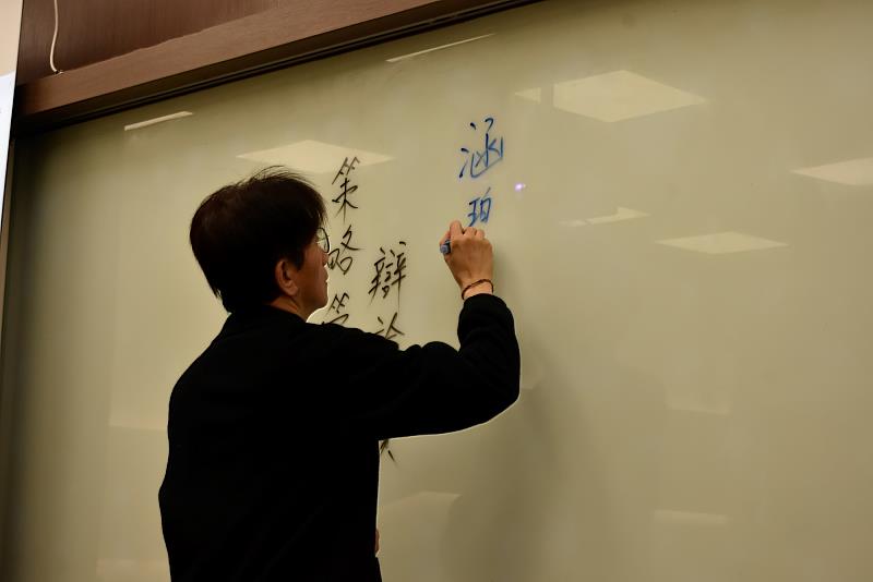 南大EMBA策略管理課程舉辦第2場課堂辯論賽,聚焦奢華品牌策略議題。