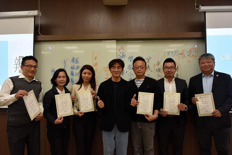 南大EMBA策略管理課堂辯論賽第2場,正方團隊榮獲最佳團隊肯定。