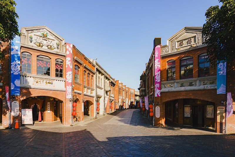 文昌街是依據臺灣各地街屋特色設計而成，2026年以「傳統百藝」為題，重現傳統建築工藝匠師技藝與在現臺灣傳統文化風華。