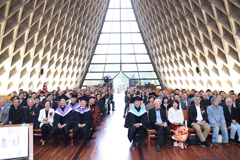 東海大學(16)日於路思義教堂隆重舉行姚仁喜名譽博士學位頒授典禮，表彰其長年深耕建築設計與實務領域的貢獻。