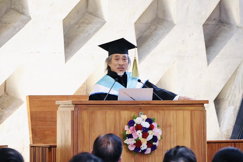 姚仁喜談到東海大學三項形塑自己的珍貴要素—優美的校園環境、獨特的精英師長，以及國際而自由的氛圍。