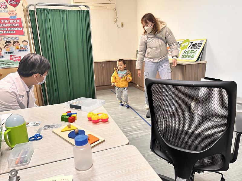 「醫」起守護孩子，布袋衛生所攜手大林慈濟醫院把關兒童發展-4
