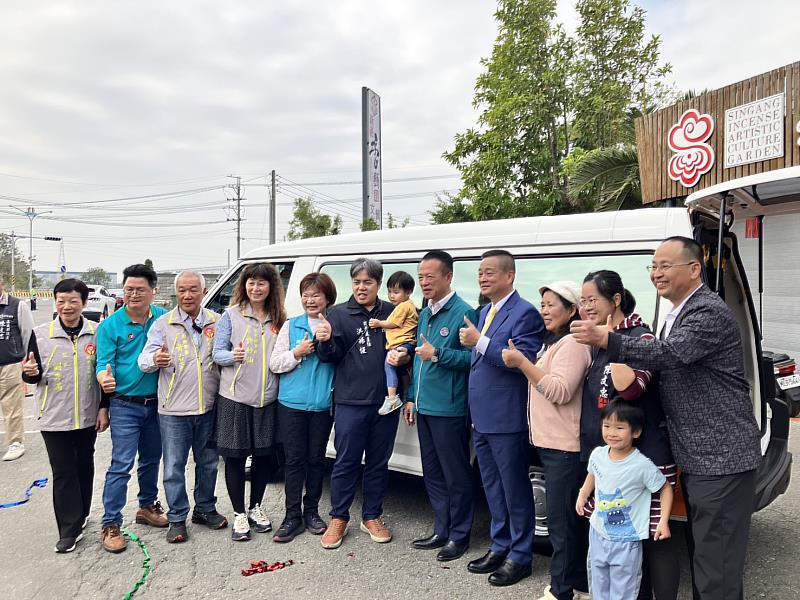 義賣瓜子做公益,大嘉義創新創業協會捐復康巴士回饋鄉里-4
