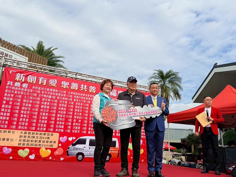 義賣瓜子做公益，大嘉義創新創業協會捐復康巴士回饋鄉里-2