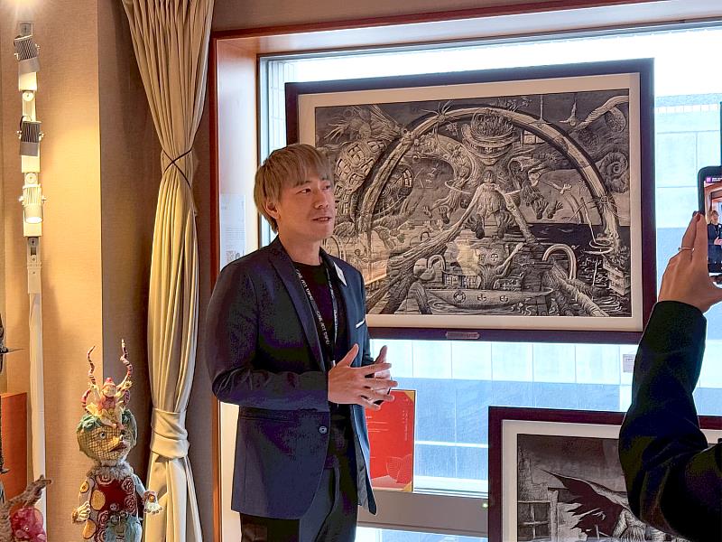 鶯歌光點藝術總監陳柏誠接受典藏ARTouch 採訪，分享本次展出亮點與作品脈絡，讓觀眾更貼近藝術家創作背後的線索。