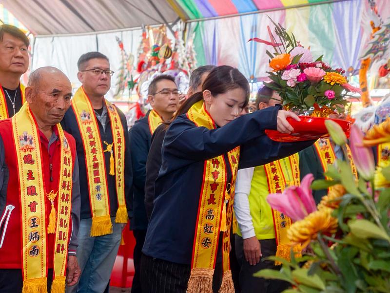 新竹市香山聯合慶成祈安圓醮大典登場，高虹安市長前往長興宮與延壽宮祈風調雨順、國泰民安。