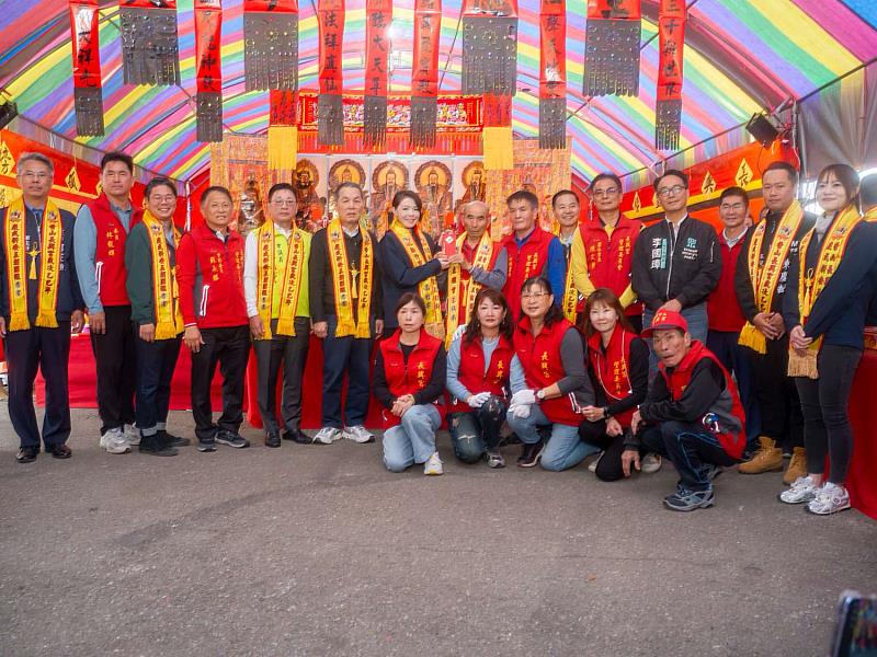 新竹市香山聯合慶成祈安圓醮大典登場，高虹安市長前往長興宮與延壽宮祈風調雨順、國泰民安。