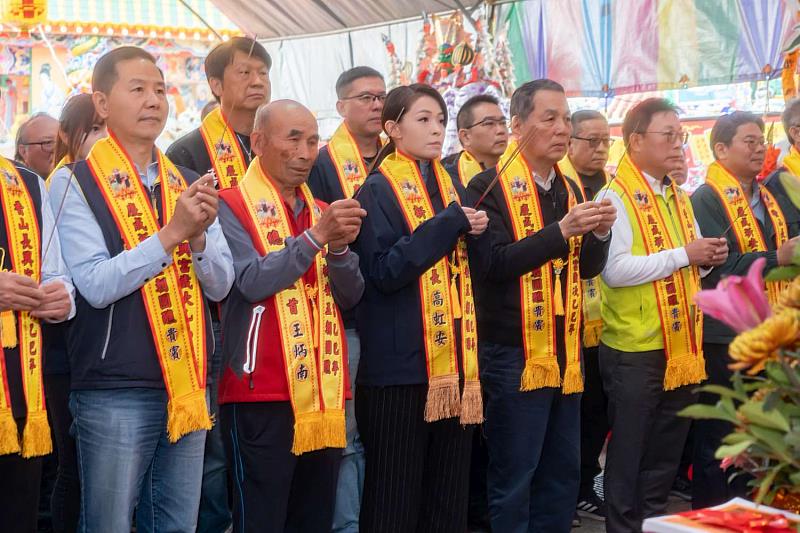 新竹市香山聯合慶成祈安圓醮大典登場，高虹安市長前往長興宮與延壽宮祈風調雨順、國泰民安。