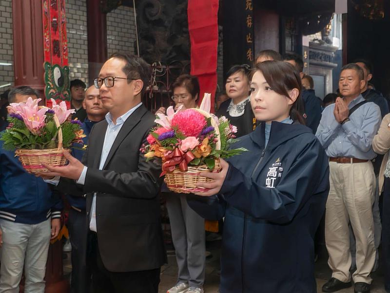 高虹安市長循古禮九獻禮祝壽,祈求市政順利、市民幸福。