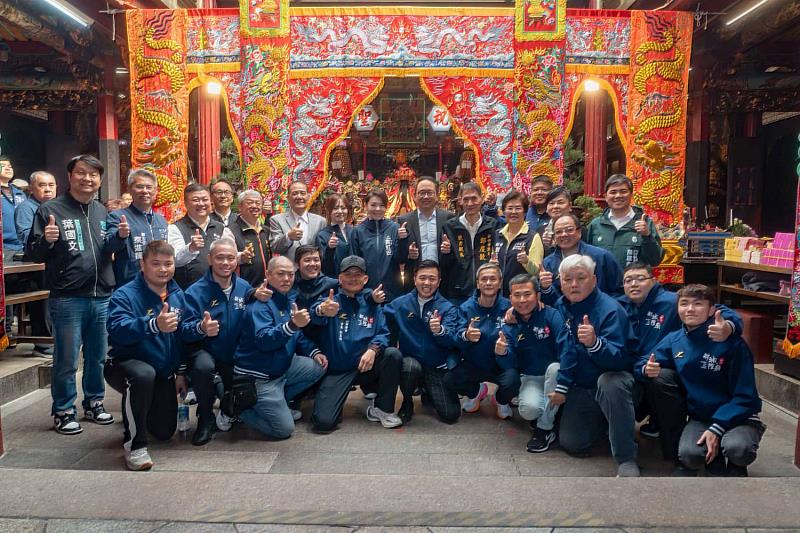 新竹都城隍公爺277週年聖誕千秋,高虹安市長率市府團隊虔誠到場祝壽。