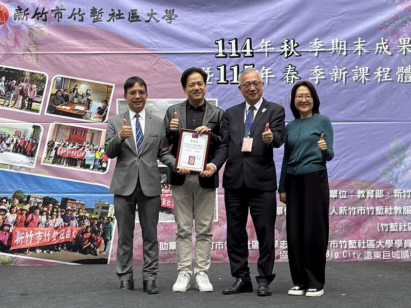 副市長邱臣遠肯定學員活到老學到老的終身學習精神。