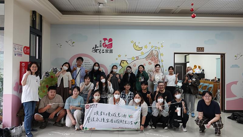 南華大學民音系師生以藝術走入安仁家園陪伴偏鄉兒少，辦理「當我們童在一起」主題工作坊。