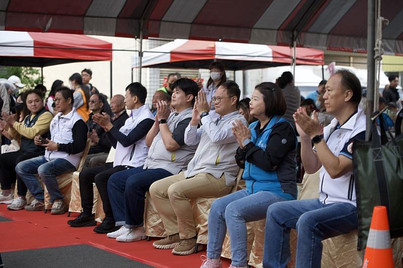 虎爺有愛 寒冬送暖 餐車市集 公益義剪