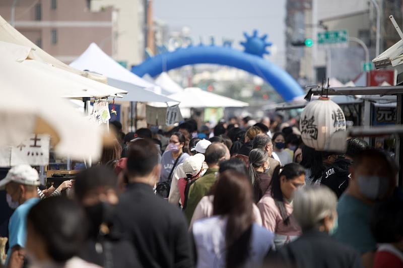 虎爺有愛 寒冬送暖 餐車市集 公益義剪