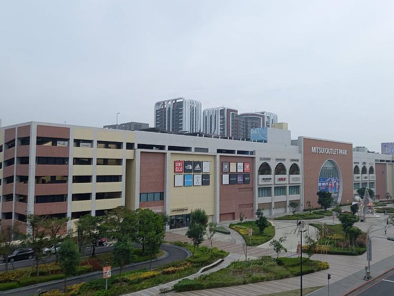 沙崙高鐵特區近年重大建設多,除成大沙崙醫院,還有沙崙智慧綠能科學城、K-12雙語學校、大台南會展中心等諸多重大建設,三井Outlet二期也預計2026年春季開幕。