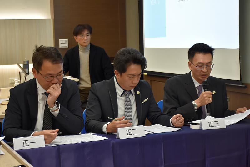 南大EMBA策略管理辯論賽中，正方辯士結合課堂理論與實務經驗，深入剖析企業營運策略。