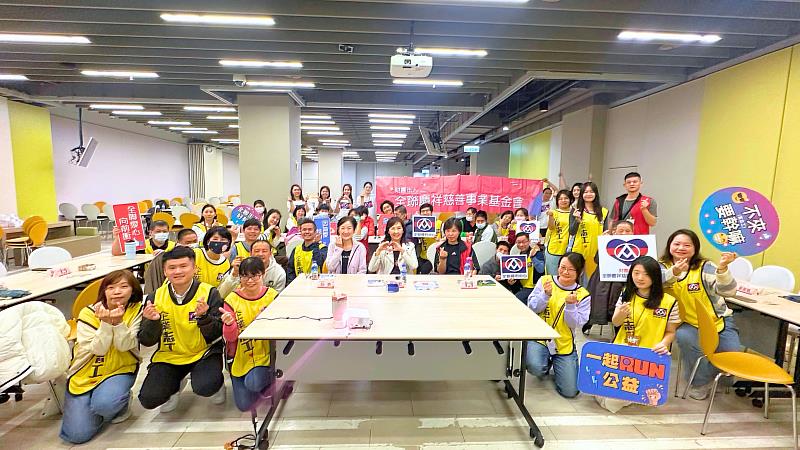 全聯企業志工與苗栗縣私立華嚴啟能中心服務對象及工作人員齊聚一堂，在企業志工感恩茶會中共享溫馨午後時光，透過交流與陪伴，留下美好回憶。