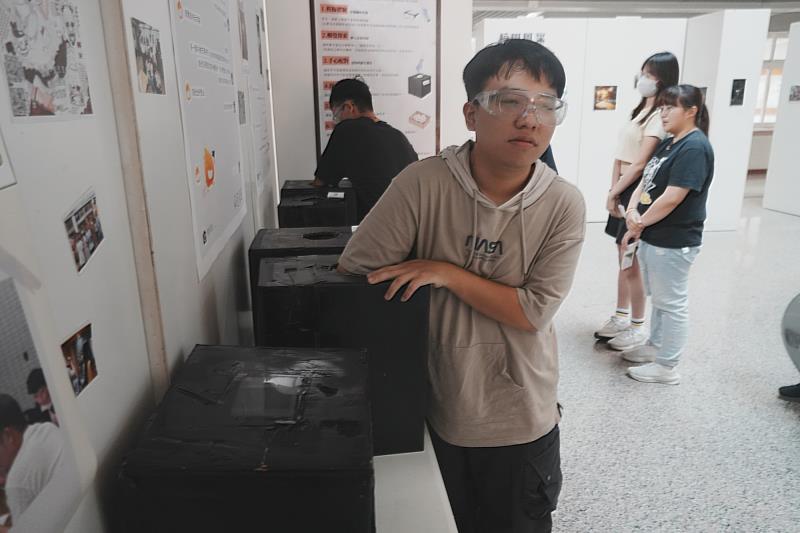 南大成果展設置互動體驗，讓參與者從實作中理解高齡議題。