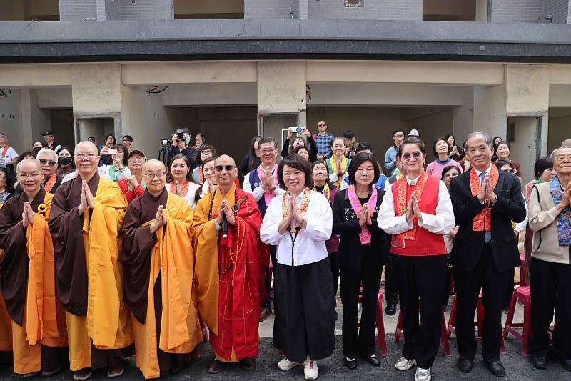 2、嘉義市長黃敏惠親臨現場，祝福嘉義講堂法音遍傳、廣利群生。（靈鷲山佛教教團提供）