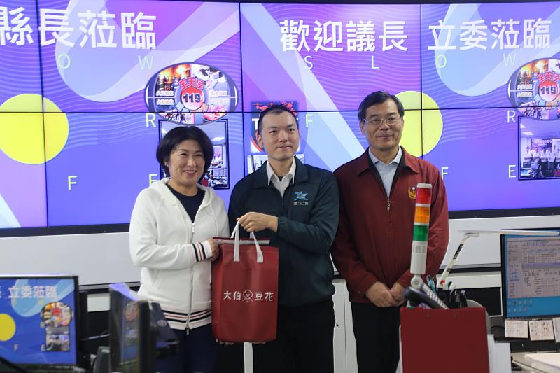 饒慶鈴於119消防節前夕慰問消防同仁辛勞。