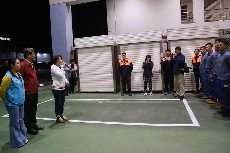 饒慶鈴於119消防節前夕慰問消防同仁辛勞。