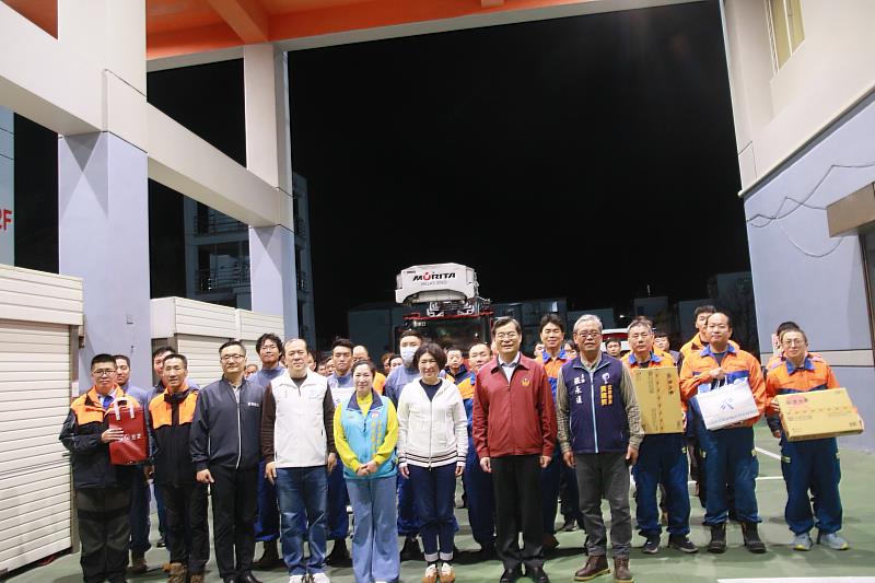 饒慶鈴於119消防節前夕慰問消防同仁辛勞。