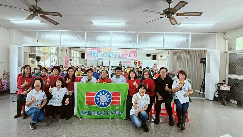 真善美聯誼會辦理弱勢關懷活動大合照。