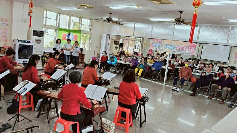 真善美聯誼會邀請古韻箏樂團演出。