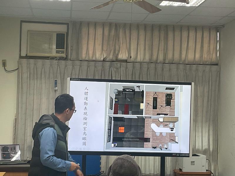 南華大學新成立「全齡運動科學與健康促進碩士學位學程」，圖為檢測室與防護設計說明會議。