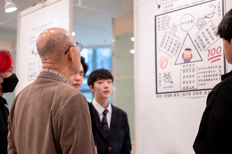 世新行管系學生發表大賞展現學生在公共治理與全媒體創作上的多元能力。（世新大學提供）