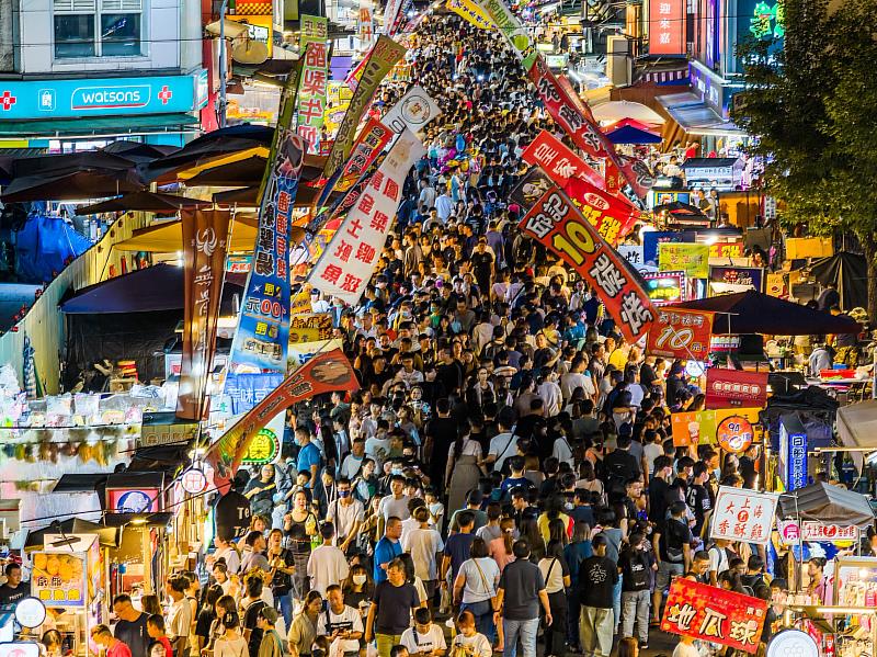 文化路夜市成為全台夜市人潮之冠。